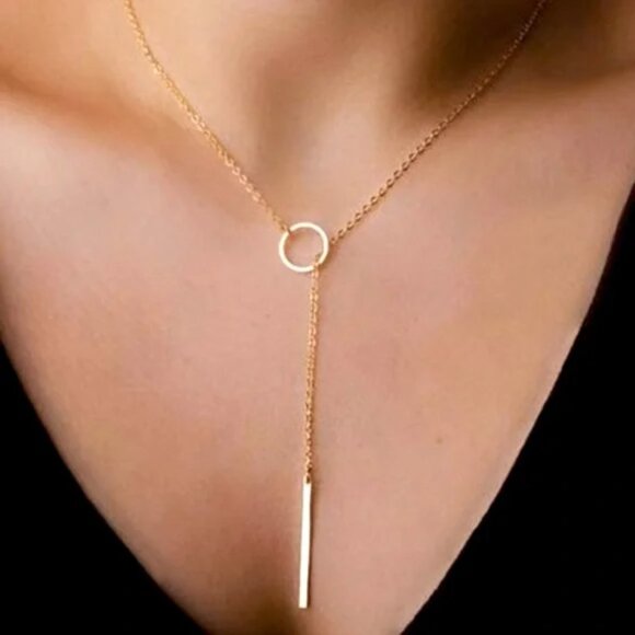 Jewelry - ELEGANT AND SIMPLE GOLDTONE NECKLACE